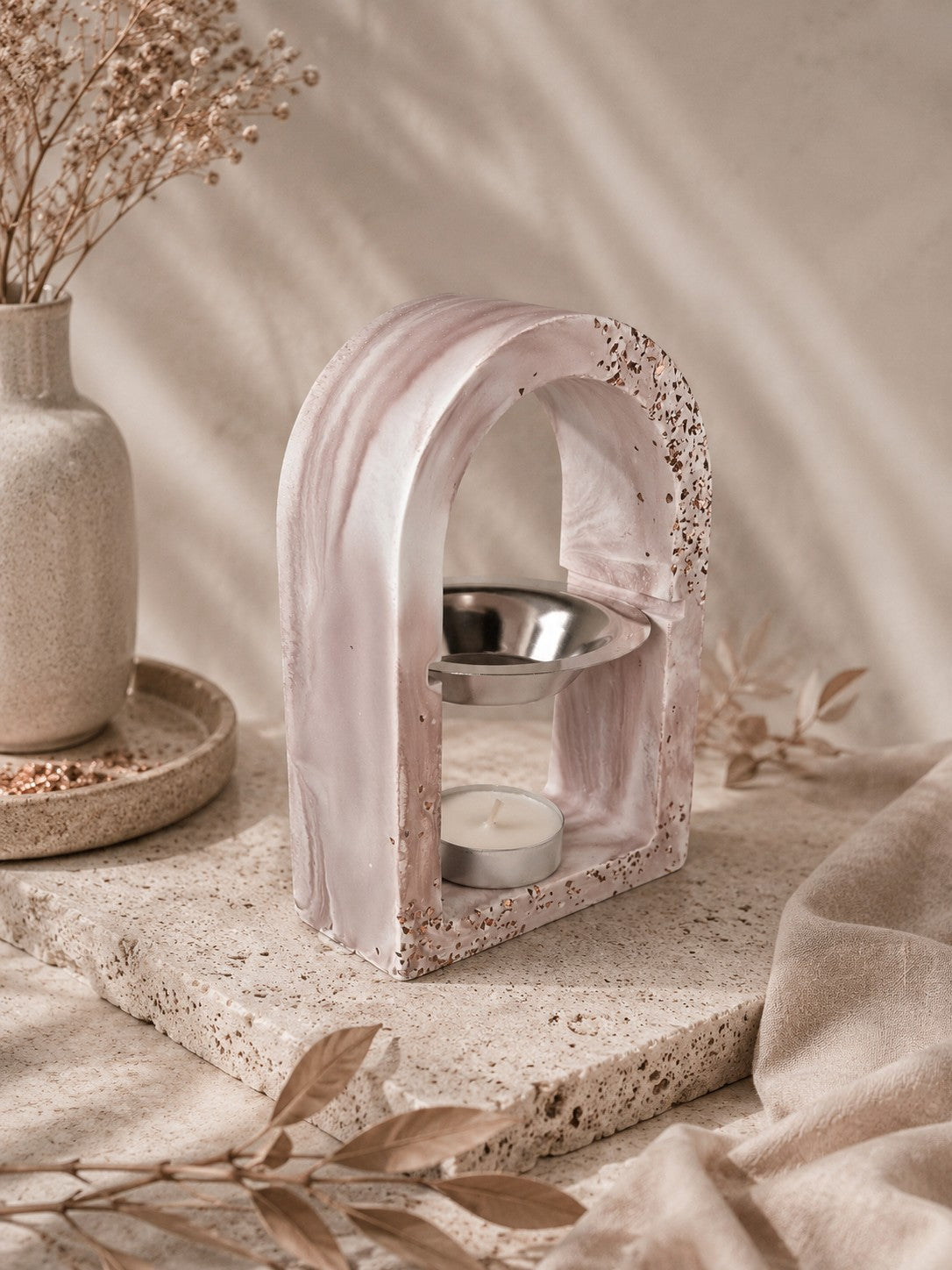 Brûle-fondants Odissa Arche Taupe Rosé – détail du double concassé cuivré