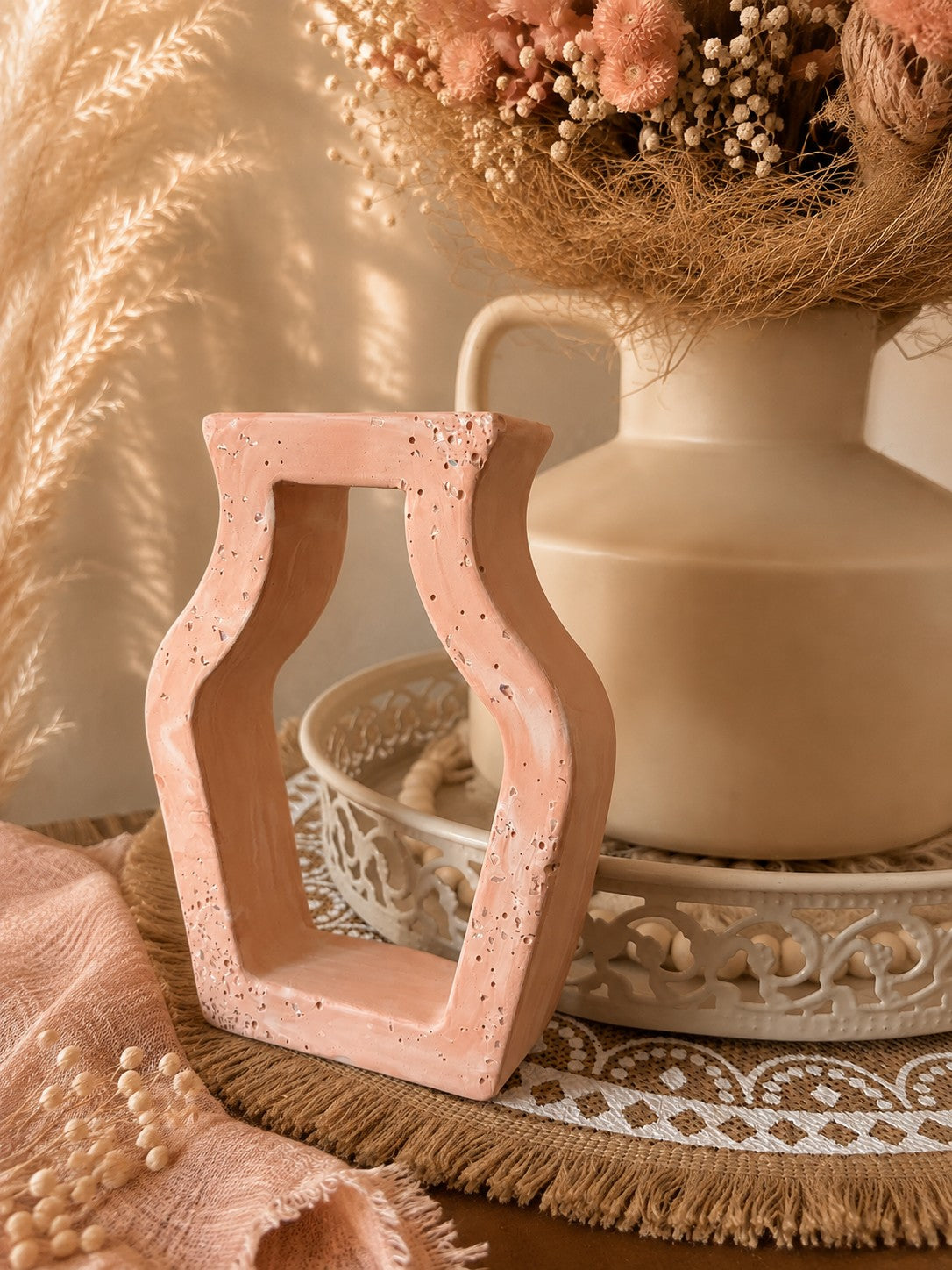 Vase ajouré terracotta poudré détail des incrustations nacré