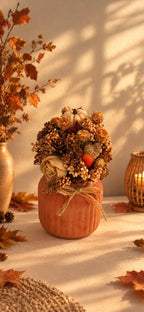 Composition d'automne Murmure d'Automne, modèle tons chauds : rose crème, gland et baies beiges